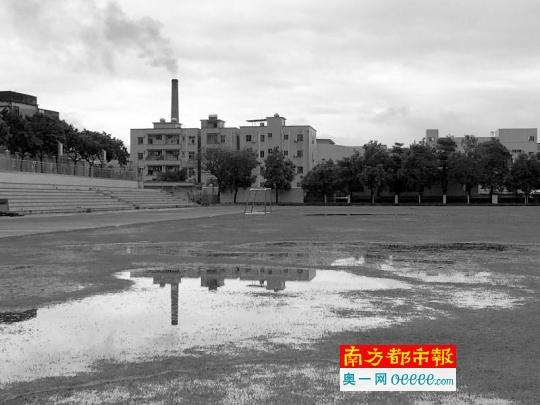 鍋爐黑煙突襲中學 東莞橡塑公司稱或為霧霾